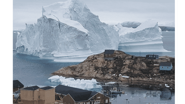 巨大な氷山が街に…津波のおそれも　グリーンランド